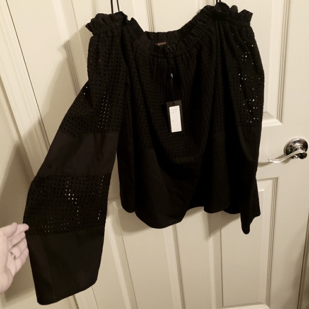 Vertigo off the shoulder eyelet blouse- black- Large- NWT!